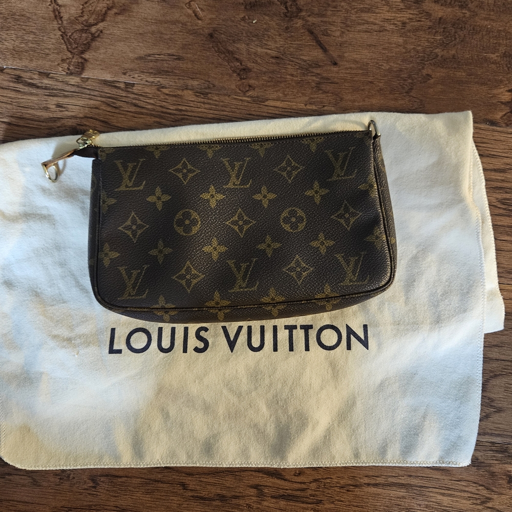 Authentic Louise Vuitton Monogram Pochette Accessorire Pouch